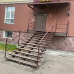 Входная лестница в магазин