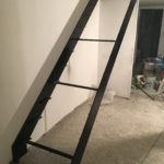 Лестница на тетиве в квартиру